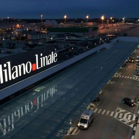 Linate Airport Elegant Suite,Tram 1 Minute Away Milan Bagian luar foto
