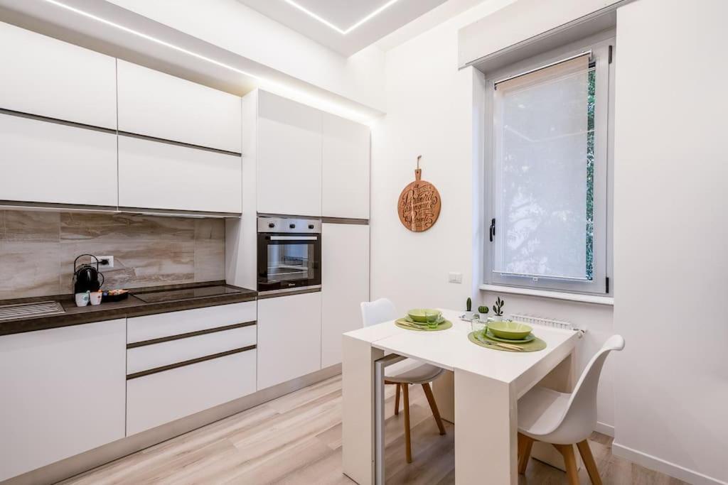 Linate Airport Elegant Suite,Tram 1 Minute Away Milan Bagian luar foto