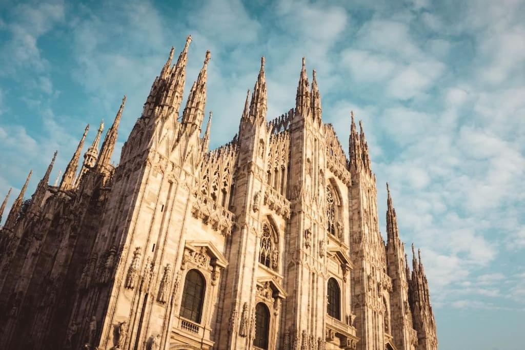 Linate Airport Elegant Suite,Tram 1 Minute Away Milan Bagian luar foto