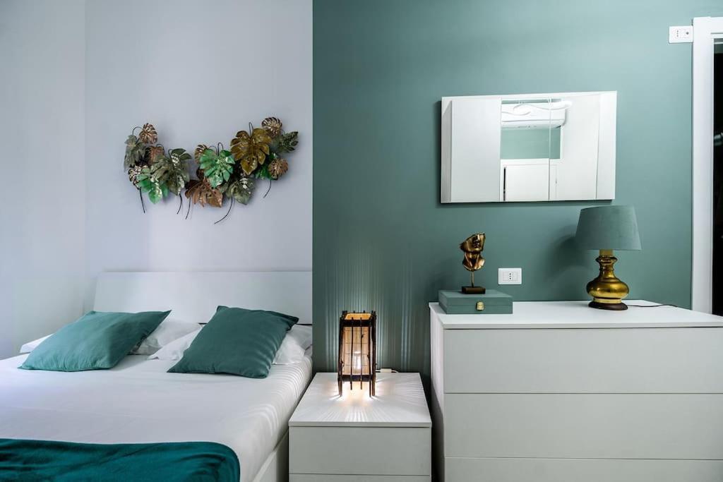 Linate Airport Elegant Suite,Tram 1 Minute Away Milan Bagian luar foto