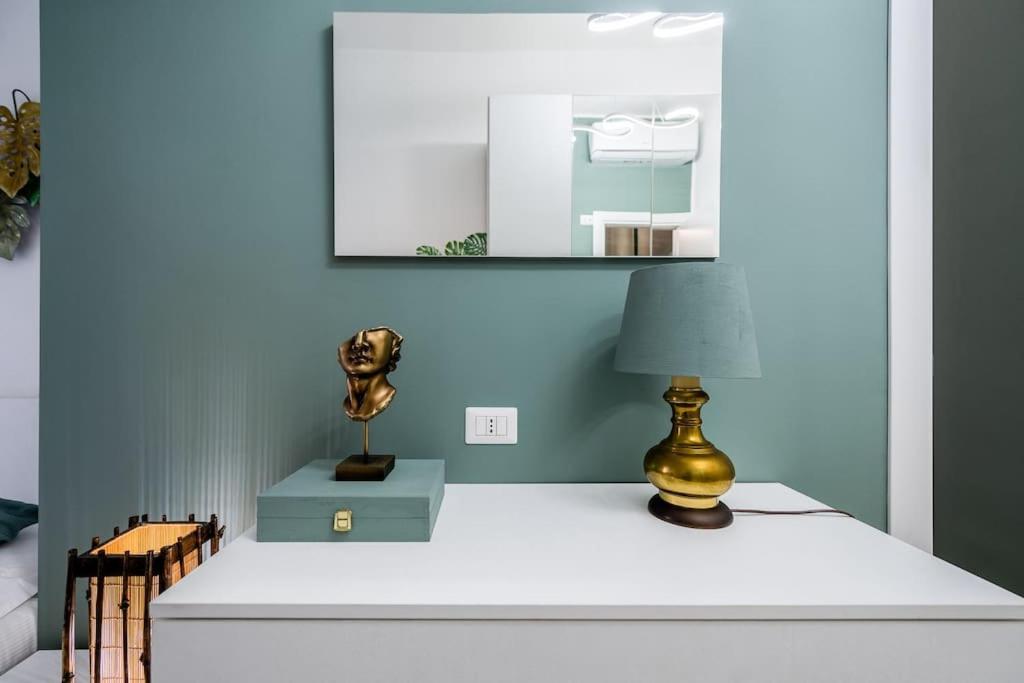 Linate Airport Elegant Suite,Tram 1 Minute Away Milan Bagian luar foto