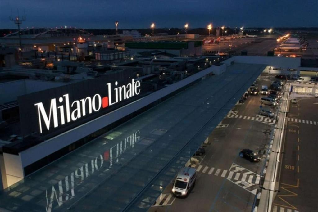 Linate Airport Elegant Suite,Tram 1 Minute Away Milan Bagian luar foto