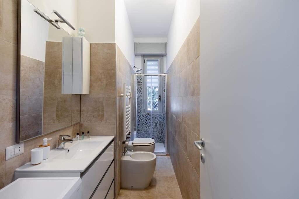 Linate Airport Elegant Suite,Tram 1 Minute Away Milan Bagian luar foto